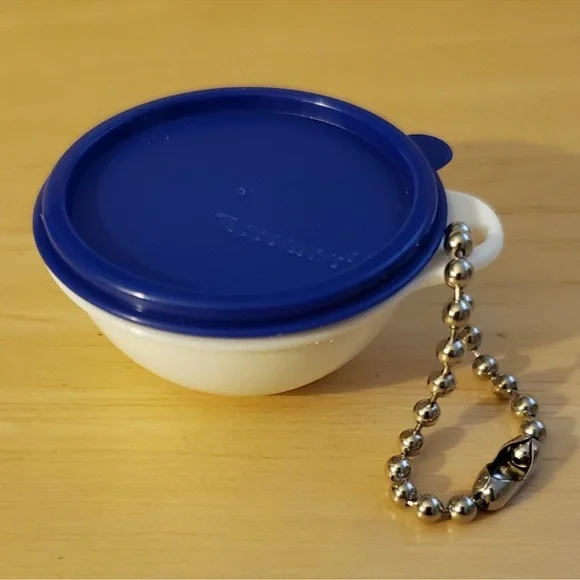 NWT Tupperware Thatsa Bowl Keychain in original bag - Picture 1 of 3